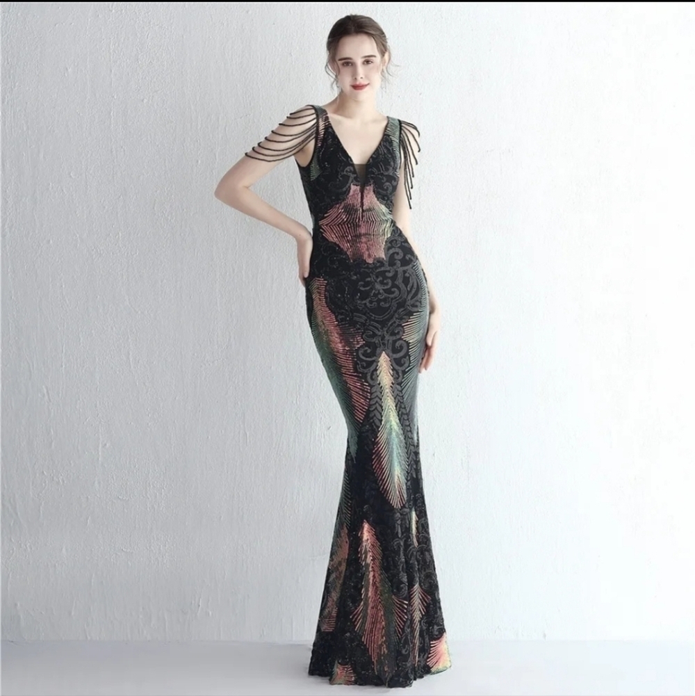 Black,  Floral Print, Sleeveless,  Round Back,  V Neck, Sequined Mermaid… - Picture 2 of 15